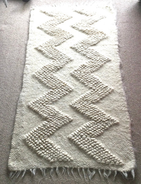 White ZigZag Rug Organic Sheep Wool Scandi Style. Handwoven