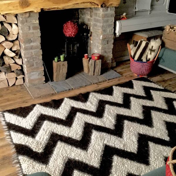 Zigzag wool rug