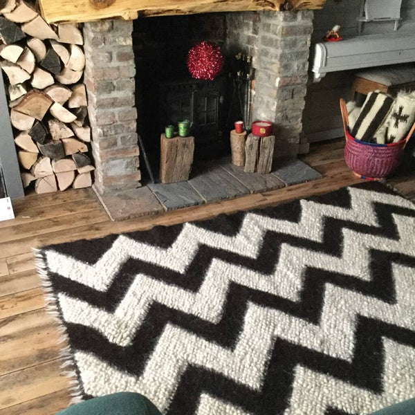 Zigzag wool rug