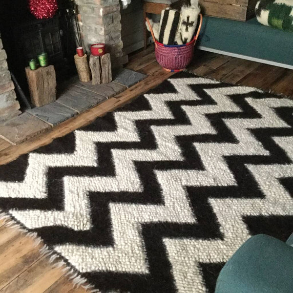 Zigzag wool rug