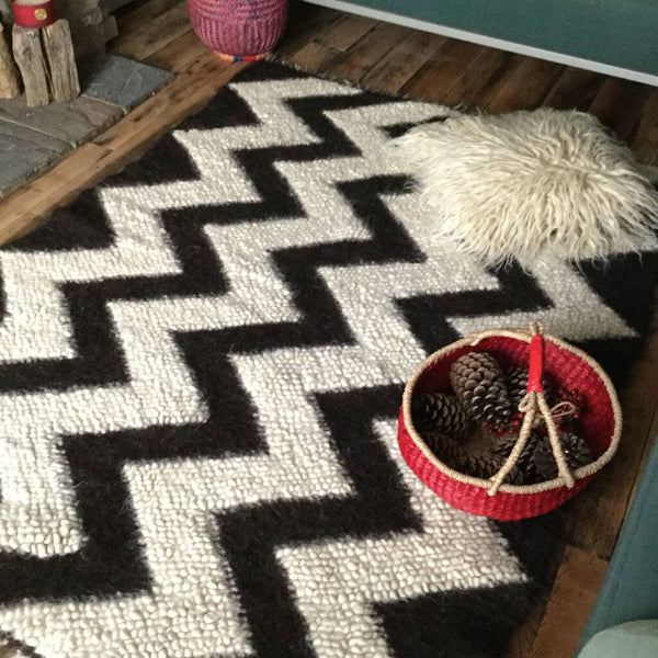Zigzag wool rug